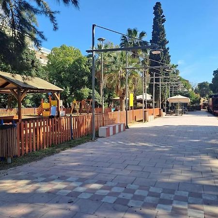 Δίπλα Στο Πάρκο Lejlighed Kalamata Eksteriør billede